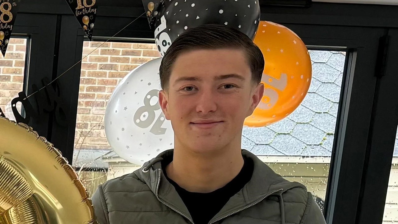 English cops cuffed teen stabbing victim after attacker claimed racial assault English cops cuffed teen stabbing victim after attacker claimed racial assault