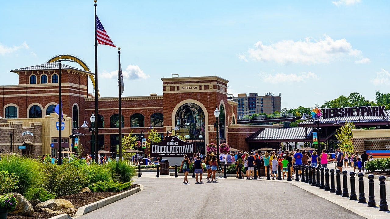 Despite ongoing negotiations, the theme park is scheduled to open daily beginning May 21. (iStock)