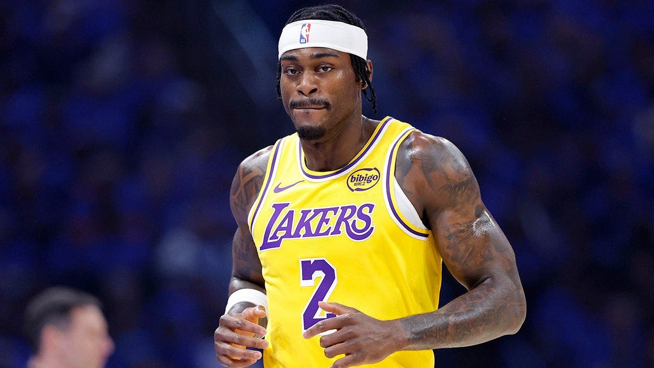 Lakers player suffers gruesome pinkie injury in Game 1 loss to Thunder