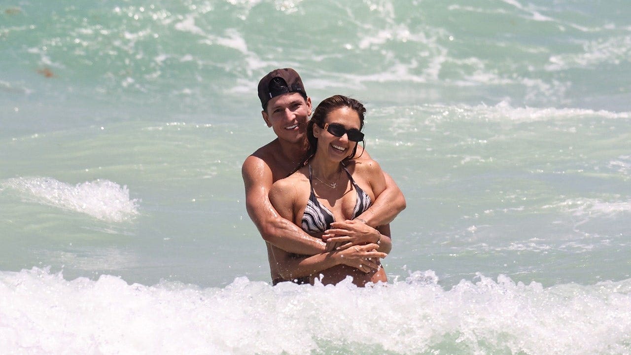 Jessica Alba, Jessie James Decker lead hottest celebrity bikini photos Jessica Alba, Jessie James Decker lead hottest celebrity bikini photos