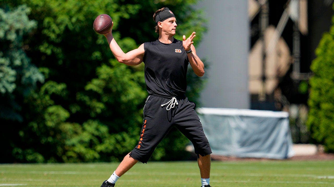 JD Vance visits Cincinnati Bengals practice and quarterback Joe Burrow is convinced it was mostly about him
