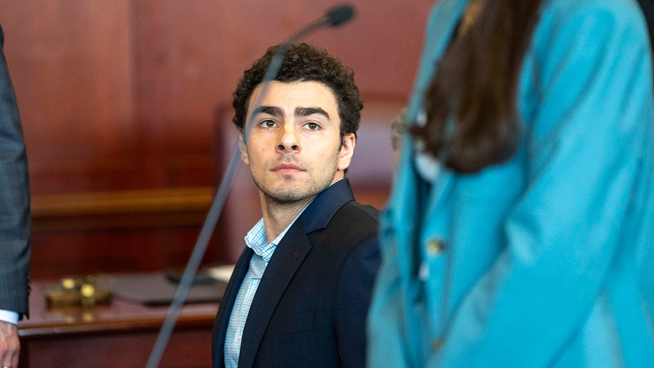 Luigi Mangione lawyers argue media access rules violate public trial Luigi Mangione lawyers argue media access rules violate public trial