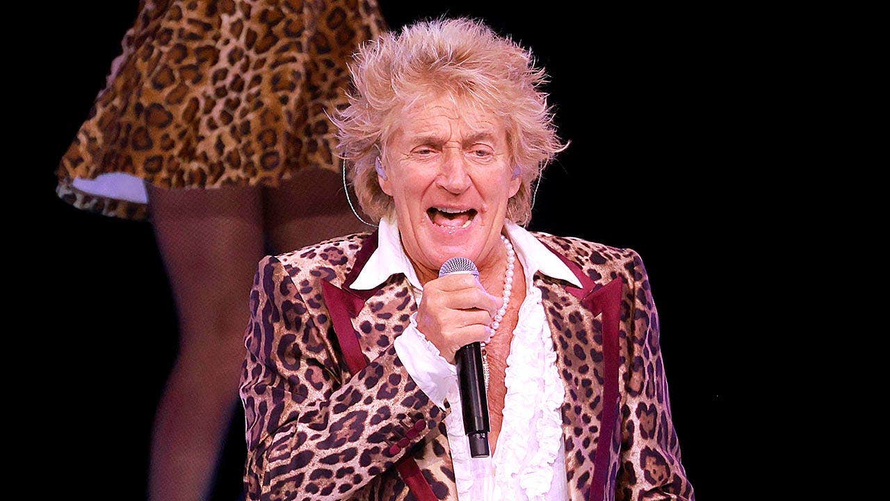 Rod Stewart cancels Las Vegas concert hours before showtime on doctor's orders