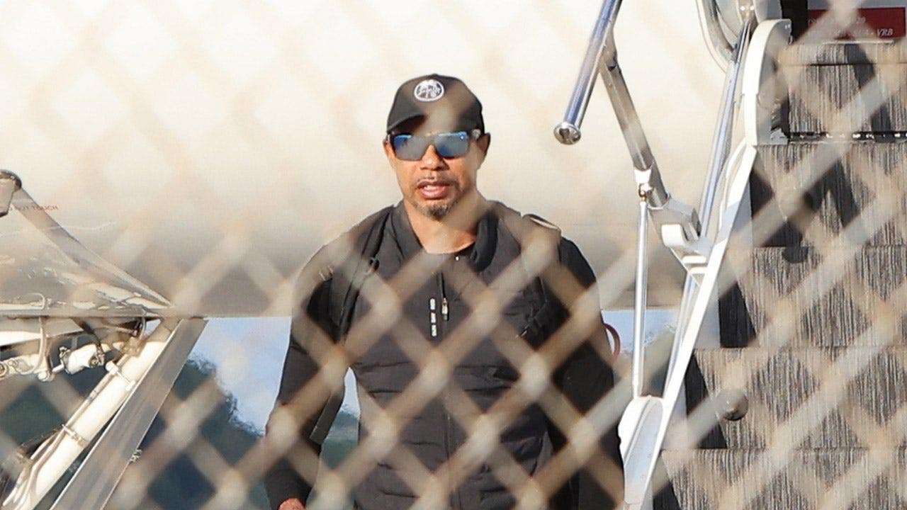 Tiger Woods Returns to Airport After Treatment