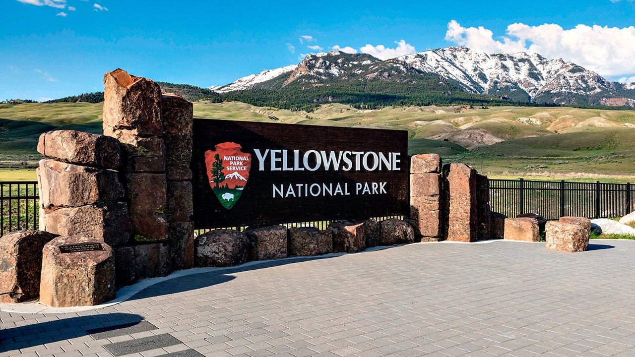 Two Tourists Get Mauled in Yellowstone: Maybe They Should've Read the Sign, Snowflakes