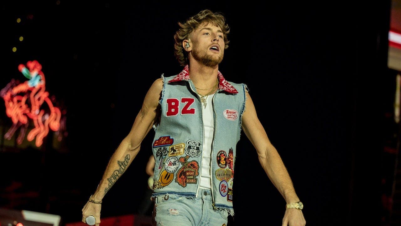 Country star Bailey Zimmerman burned bandmates and shoved guitarist before trashing hotel room, affidavit says Country star Bailey Zimmerman burned bandmates and shoved guitarist before trashing hotel room, affidavit says