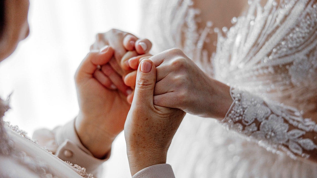Bride in full wedding gown makes 2-hour hospital trip to see her mother before the ceremony Bride in full wedding gown makes 2-hour hospital trip to see her mother before the ceremony