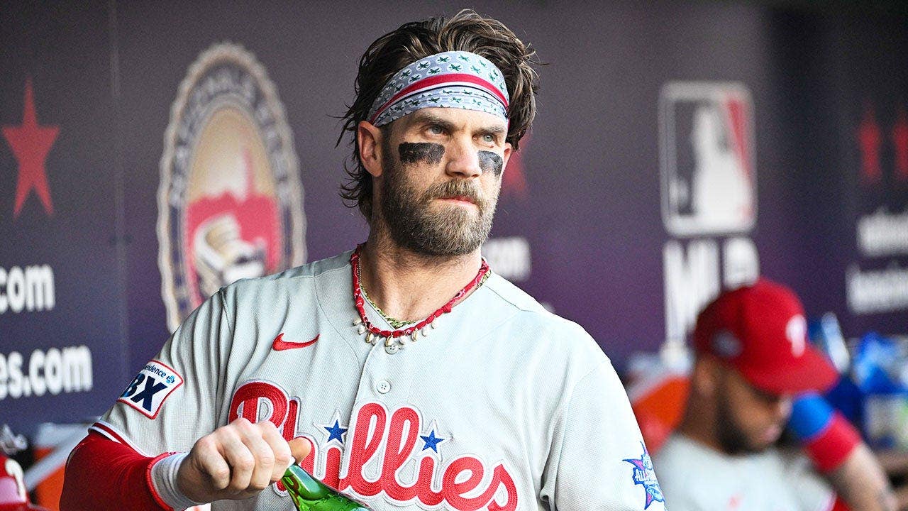 Bryce Harper blames FanDuel for Cameo controversy after reading sportsbook’s name on camera Bryce Harper blames FanDuel for Cameo controversy after reading sportsbook’s name on camera