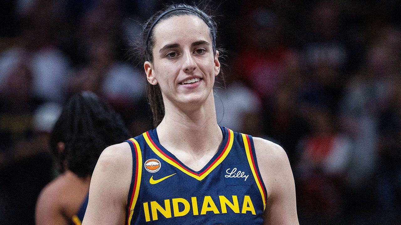 Caitlin Clark torches officials after Fever star receives technical foul for ‘clapping’: ‘Just ridiculous’ Caitlin Clark torches officials after Fever star receives technical foul for ‘clapping’: ‘Just ridiculous’