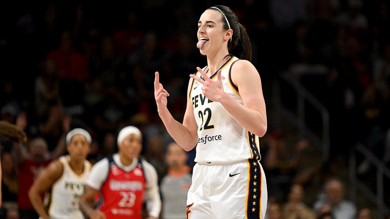 Caitlin Clark buries clutch 31-foot jumper with time running out to give Indiana Fever 78-76 win Caitlin Clark buries clutch 31-foot jumper with time running out to give Indiana Fever 78-76 win