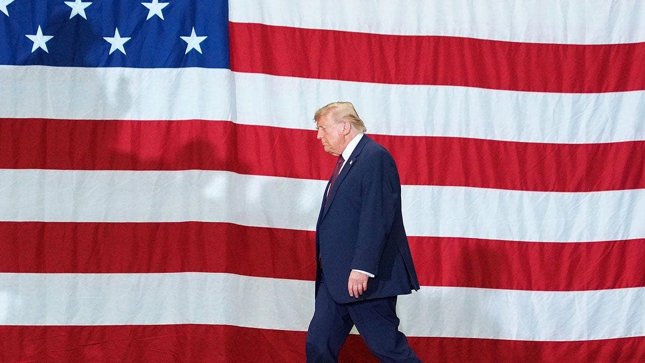Trump entra em reunião de alto risco do Partido Republicano no Senado enquanto a frustração aumenta