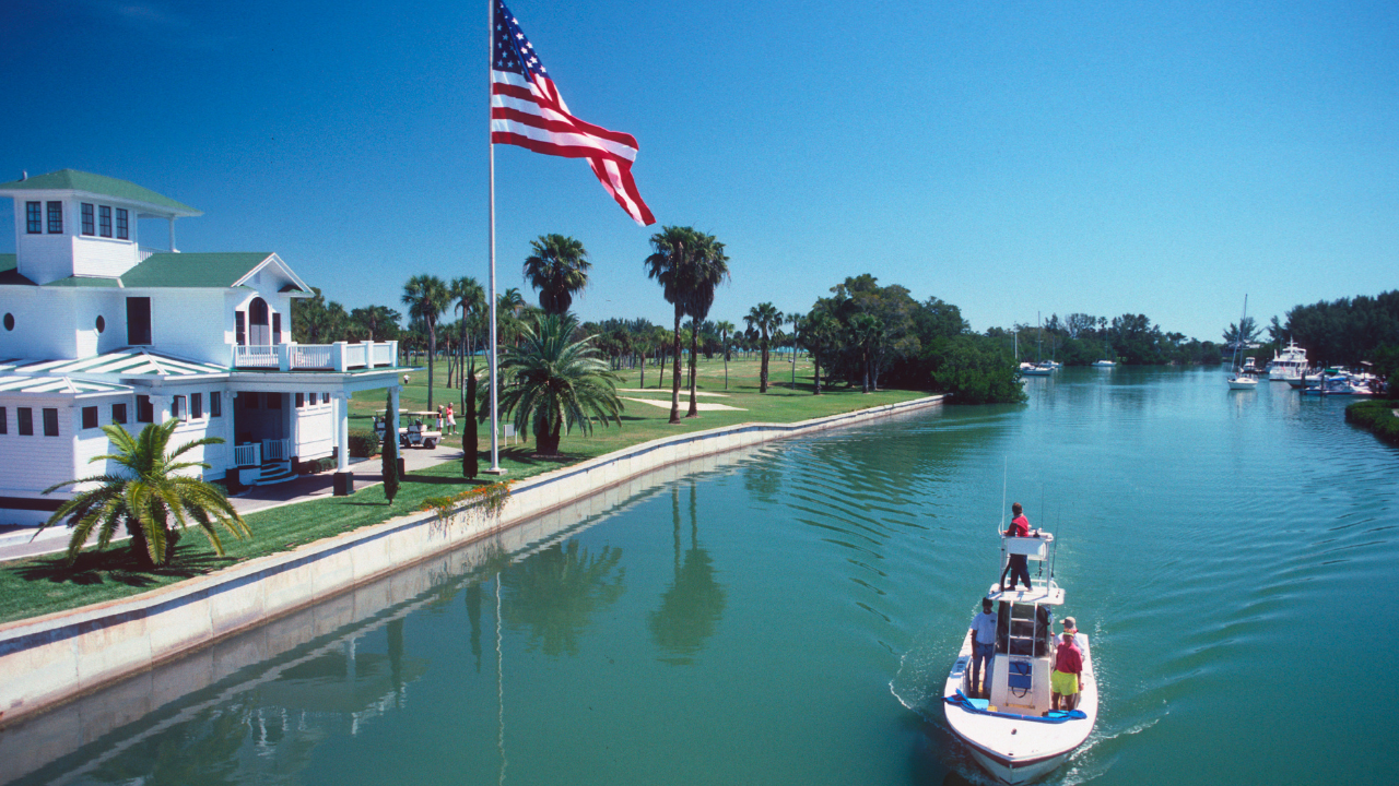 Florida and Texas are battling for new residents. DeSantis thinks he found an advantage Florida and Texas are battling for new residents. DeSantis thinks he found an advantage