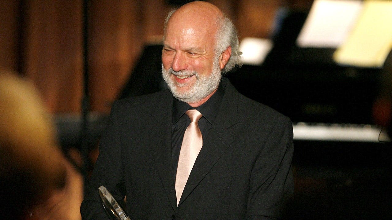 James Burrows, legendary Hollywood director behind ‘Cheers,’ ‘Friends’ and ‘Will & Grace,’ dies at 85 James Burrows, legendary Hollywood director behind ‘Cheers,’ ‘Friends’ and ‘Will & Grace,’ dies at 85