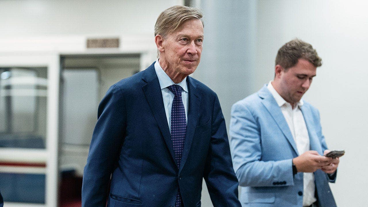 參議員約翰希肯盧珀 (John Hickenlooper) 在科羅拉多州初選中擊敗進步挑戰者