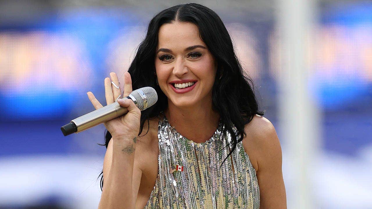 Katy Perry snubs famous exes before sweet nod to Justin Trudeau in cheeky onstage moment