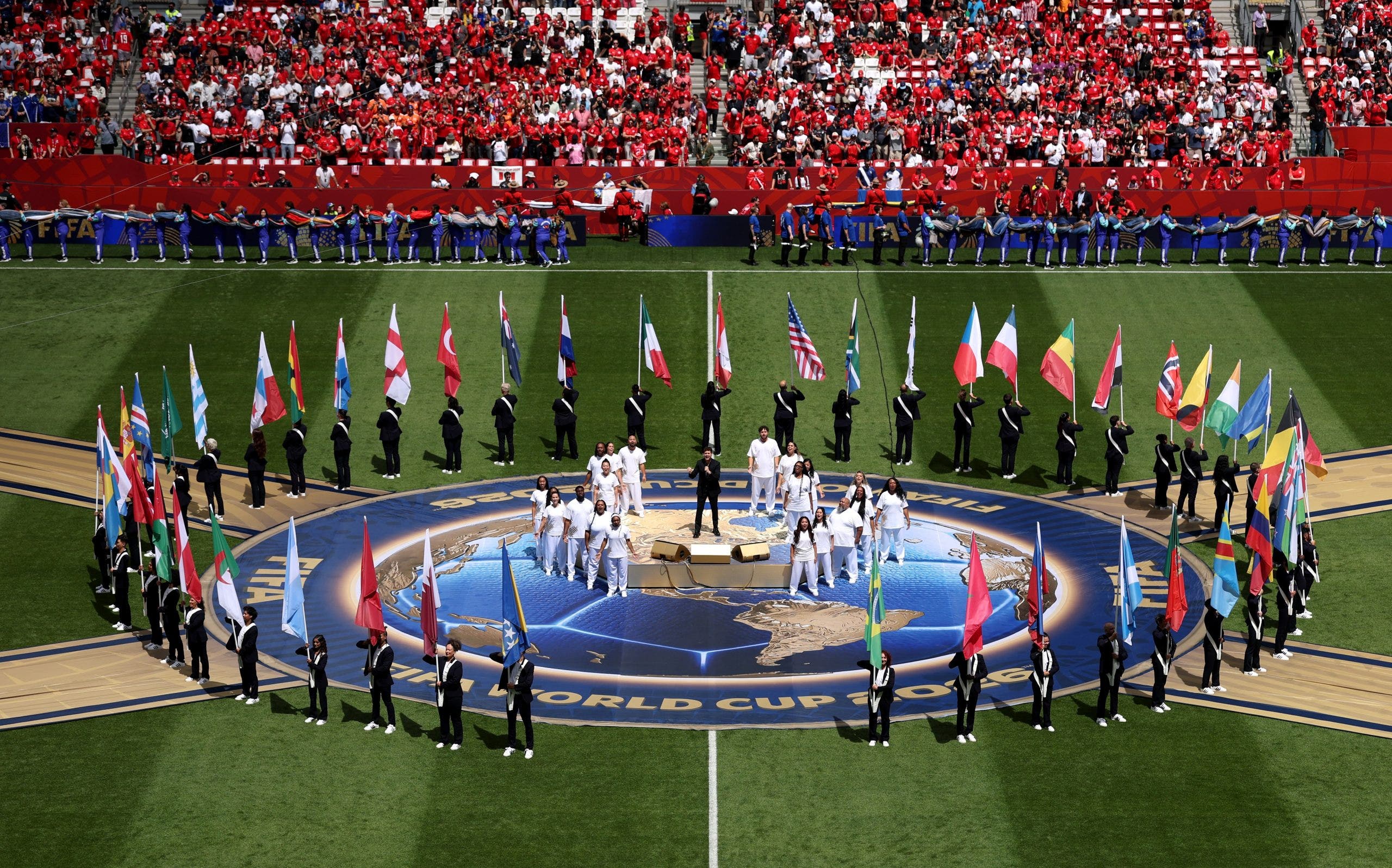 Canadian soccer fans boo U.S. flag as Canada stumbles against Bosnia and Herzegovina Canadian soccer fans boo U.S. flag as Canada stumbles against Bosnia and Herzegovina