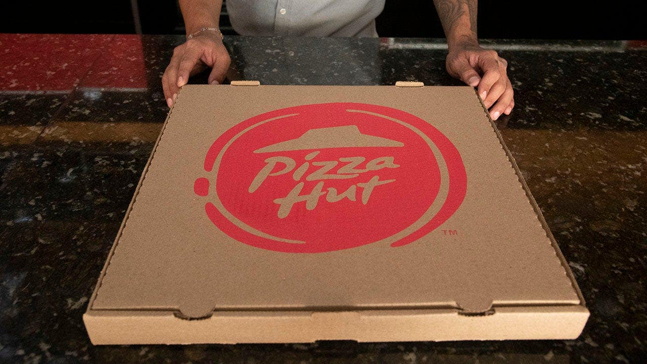 Pizza Hut employee was allegedly spit on and curb-stomped by a couple after an order mix-up