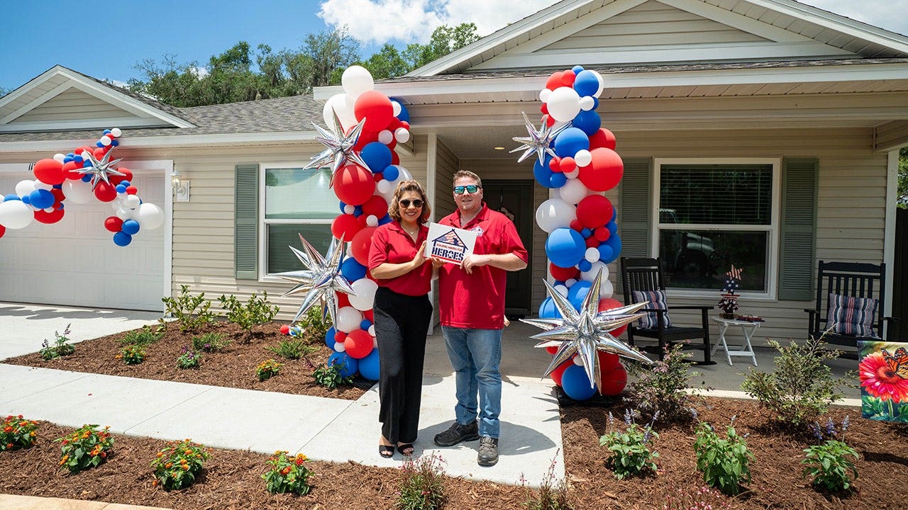 High school students build mortgage-free homes for wounded veterans High school students build mortgage-free homes for wounded veterans