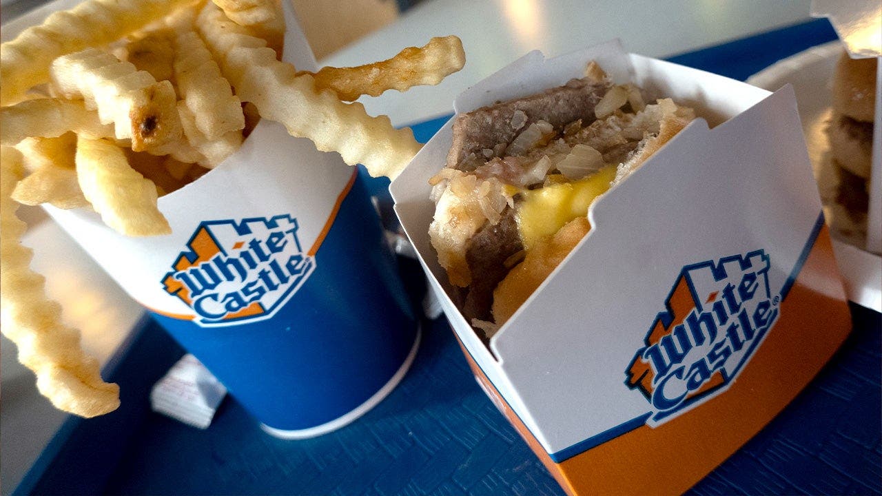 Woman mourns the loss of beloved White Castle in Queens; will pull at your heartstrings Woman mourns the loss of beloved White Castle in Queens; will pull at your heartstrings