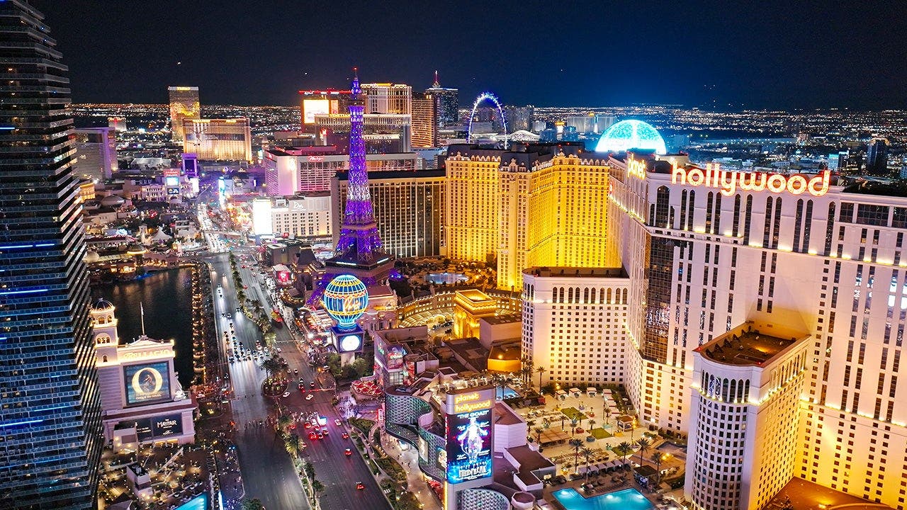 Bargain buffet refuses to die while luxury dining takes over Vegas