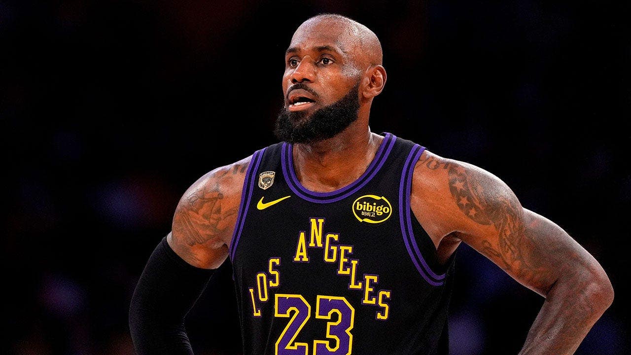 LeBron James urged to sign with the 76ers for a ring this offseason LeBron James urged to sign with the 76ers for a ring this offseason