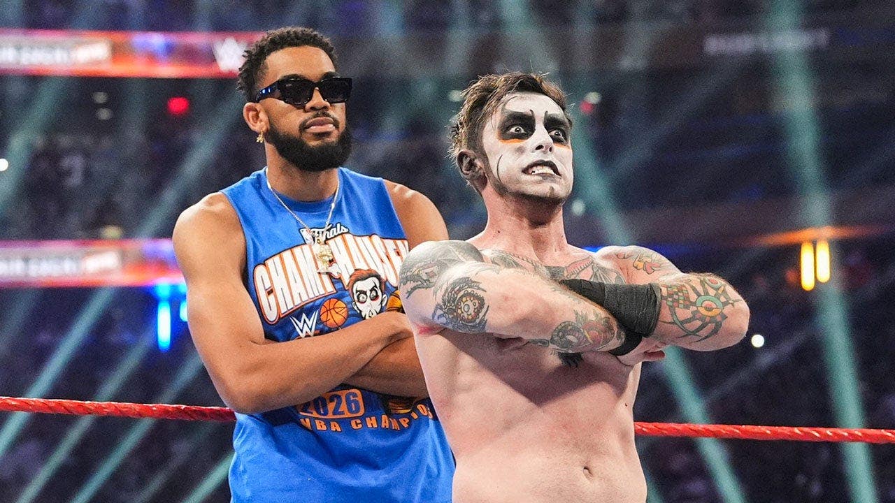Knicks stars provide back up for WWE favorites in electric Saturday Night’s Main Event at MSG Knicks stars provide back up for WWE favorites in electric Saturday Night’s Main Event at MSG