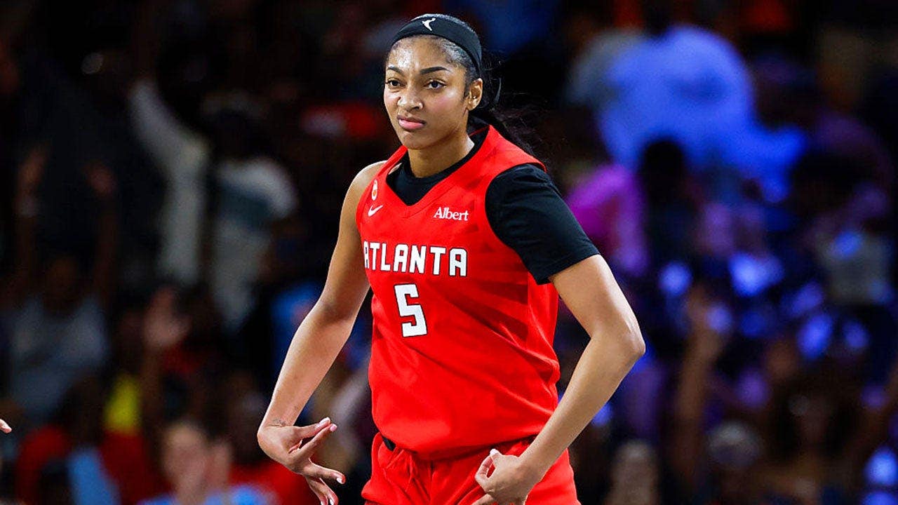 Angel Reese dangerously peddles racist conspiracy theory after WNBA coach calls her two words Angel Reese dangerously peddles racist conspiracy theory after WNBA coach calls her two words