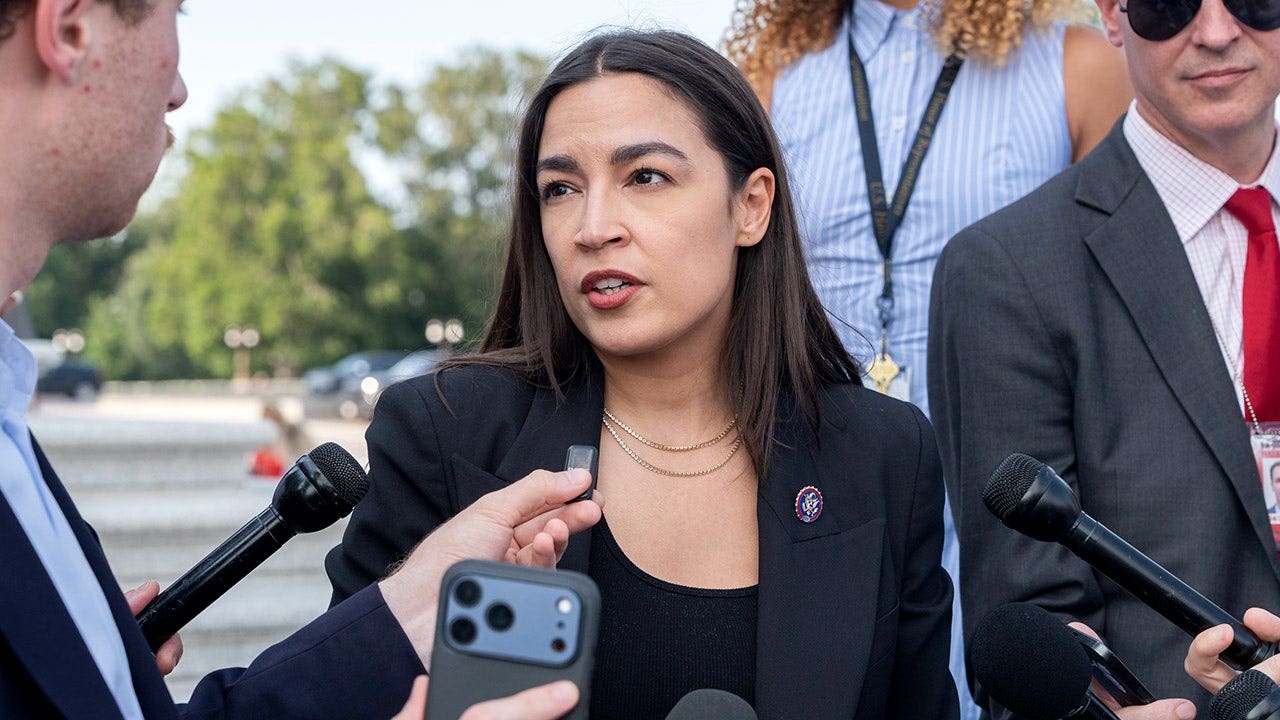 Alexandria Ocasio-Cortez leads 2028 Democratic poll but won’t commit Alexandria Ocasio-Cortez leads 2028 Democratic poll but won’t commit
