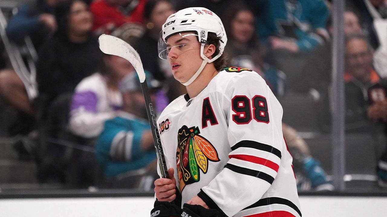 Blackhawks’ Connor Bedard undergoes shoulder surgery, out for 4 months Blackhawks’ Connor Bedard undergoes shoulder surgery, out for 4 months
