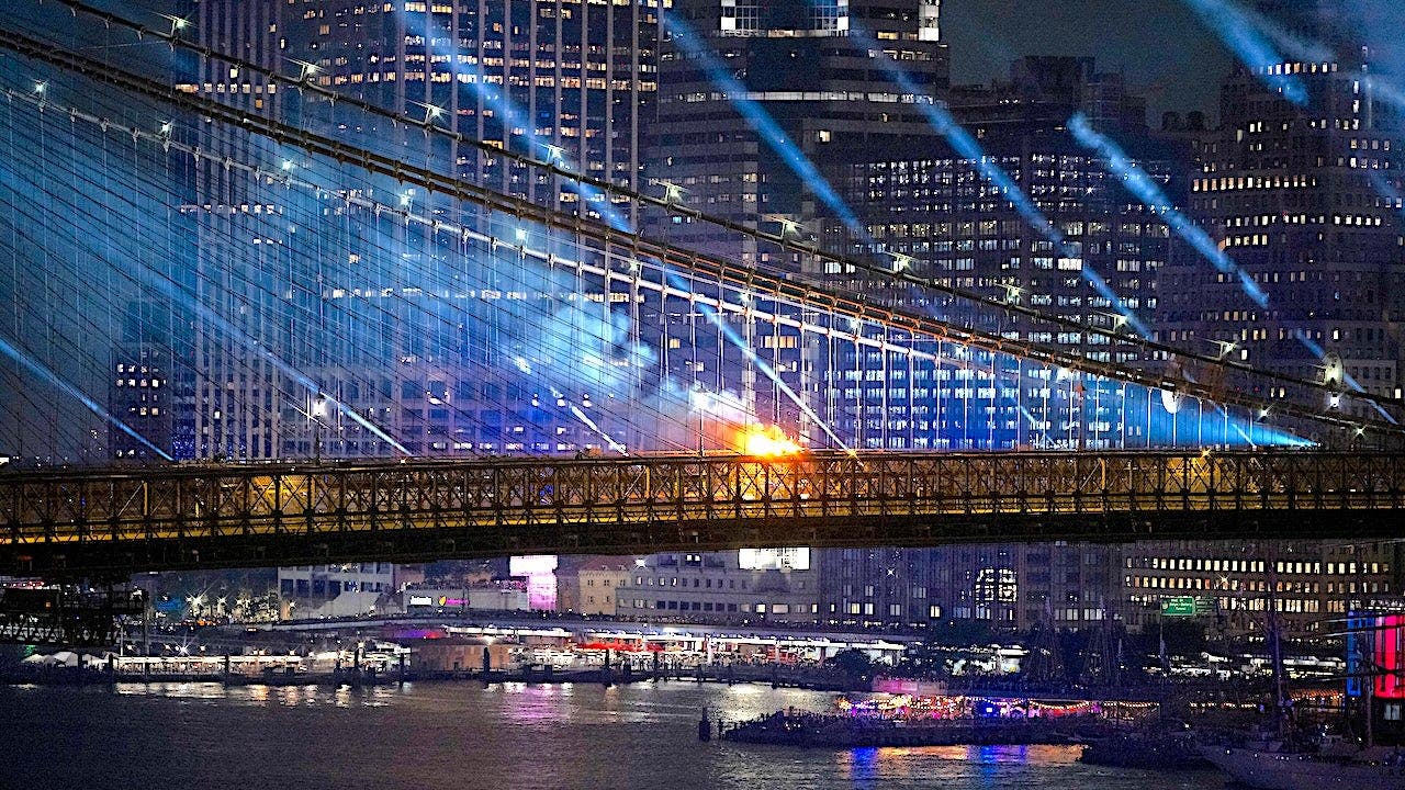 Brooklyn Bridge catches fire amid NYC fireworks display as Trump hails it in DC speech Brooklyn Bridge catches fire amid NYC fireworks display as Trump hails it in DC speech