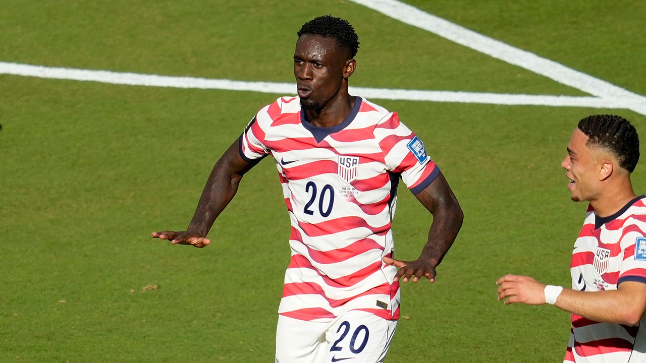 USA World Cup star Folarin Balogun pays tribute to LeBron James after scoring in Round of 32 match USA World Cup star Folarin Balogun pays tribute to LeBron James after scoring in Round of 32 match