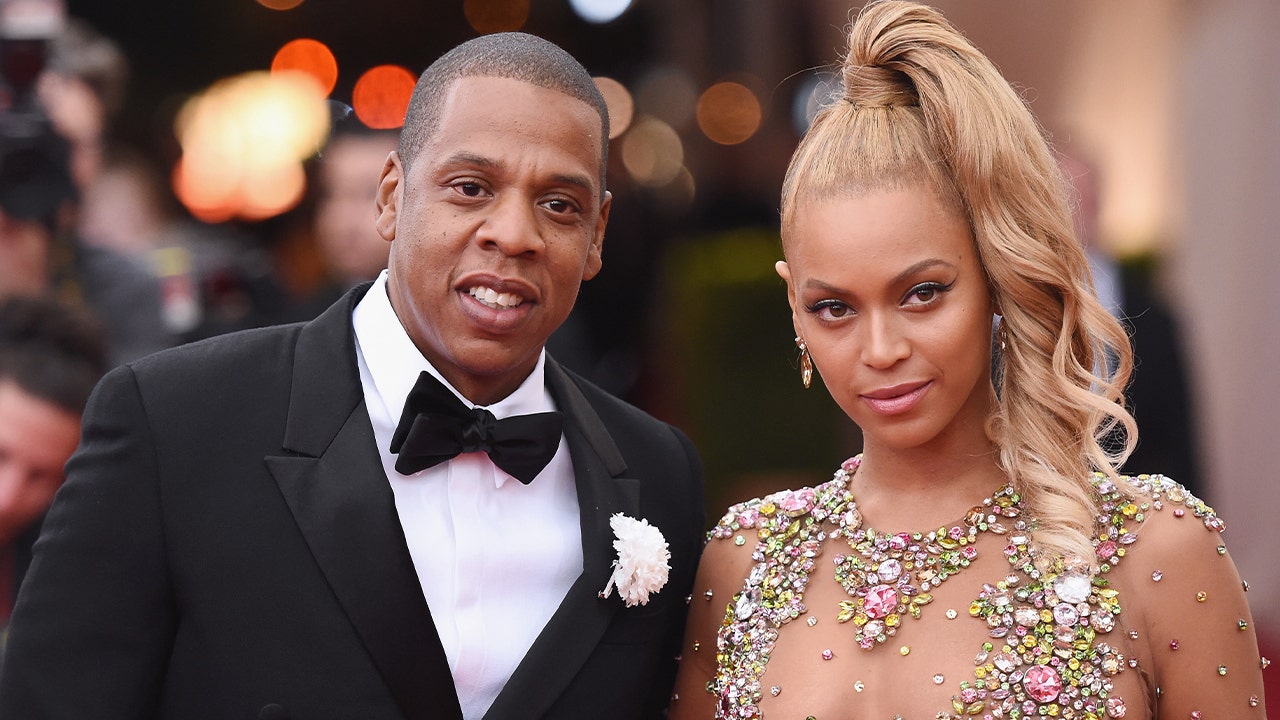 Beyoncé and Jay-Z’s East Hampton home gate damaged after man crashes through Beyoncé and Jay-Z’s East Hampton home gate damaged after man crashes through