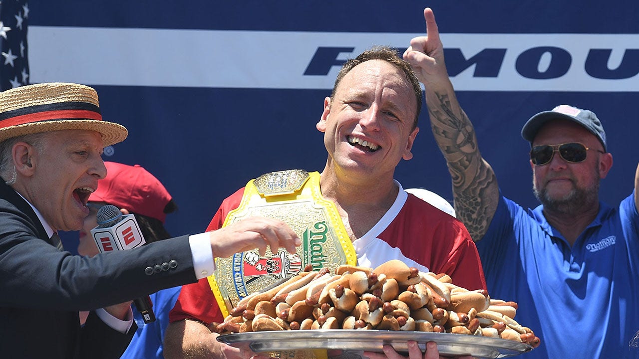 Legendary Joey Chestnut wins 18th Nathan’s Hot Dog Eating Contest by downing 66 wieners and buns Legendary Joey Chestnut wins 18th Nathan’s Hot Dog Eating Contest by downing 66 wieners and buns