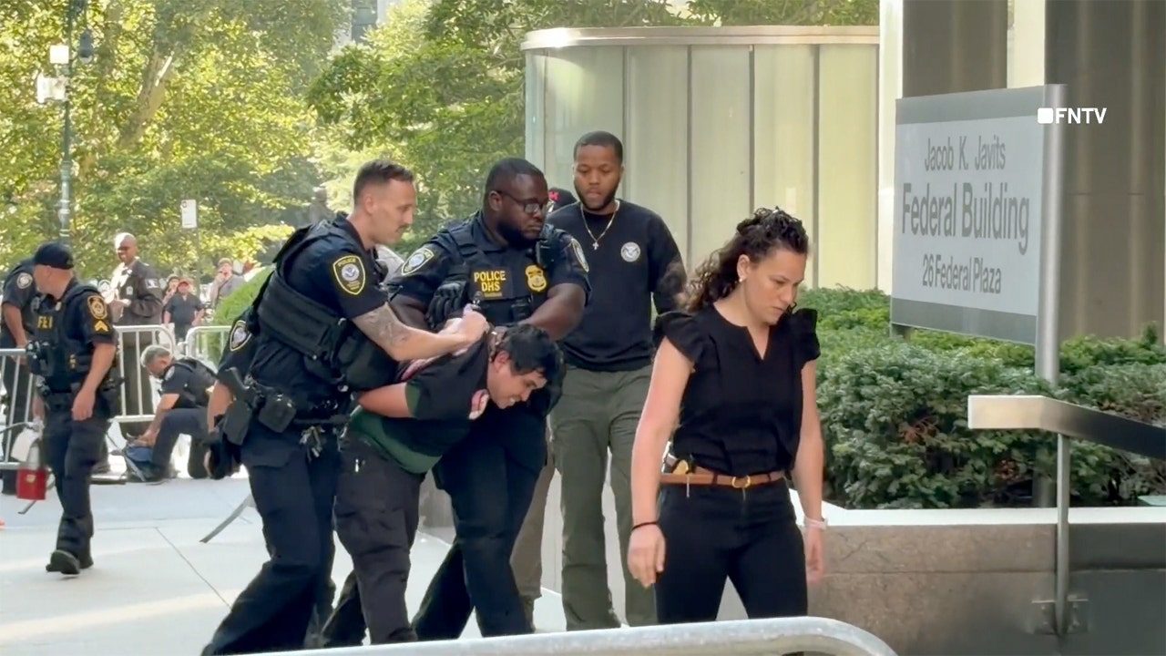 FBI alleges suspect ‘deployed an incendiary device outside’ federal building FBI alleges suspect ‘deployed an incendiary device outside’ federal building