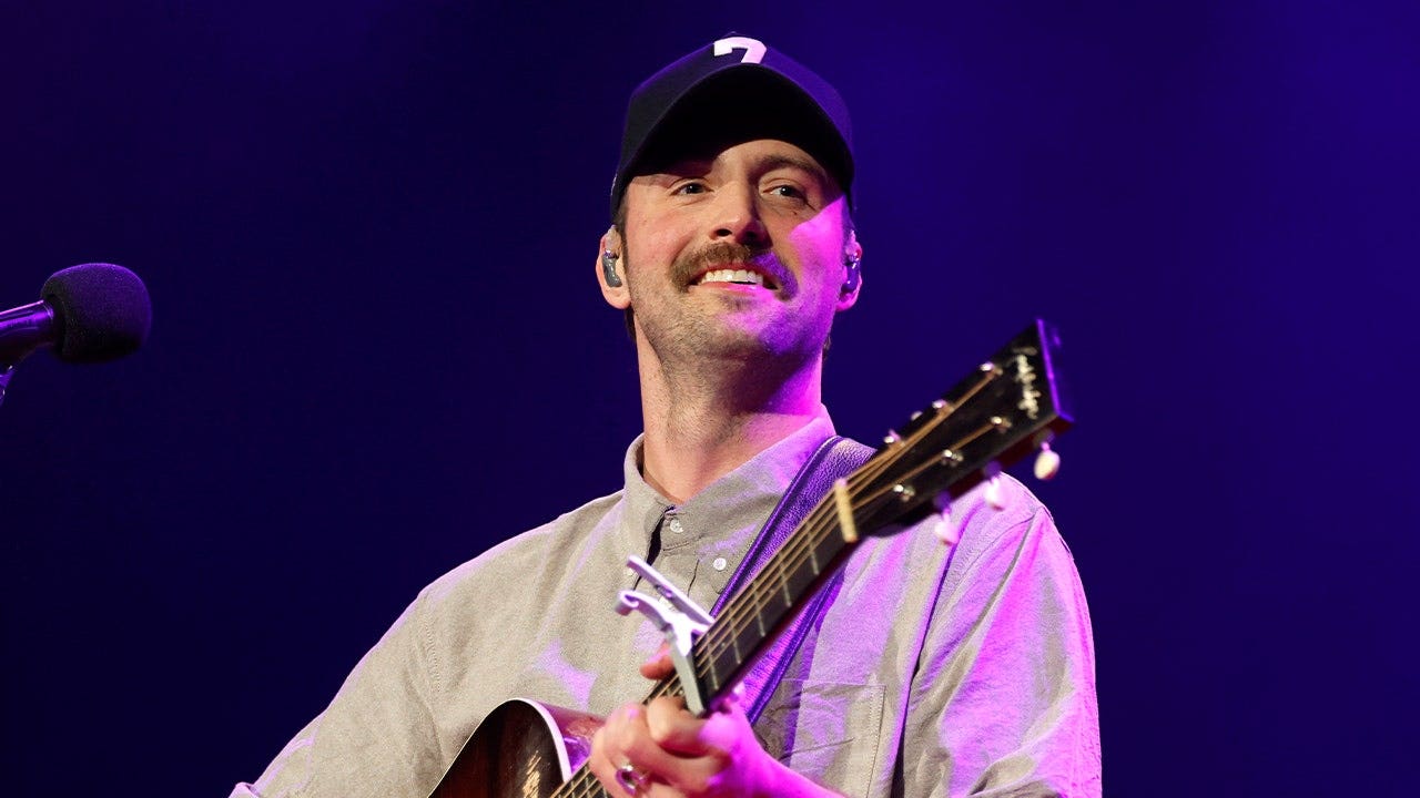 Country singer Ruston Kelly commits to sobriety after relapsing on drugs following freak golf cart crash