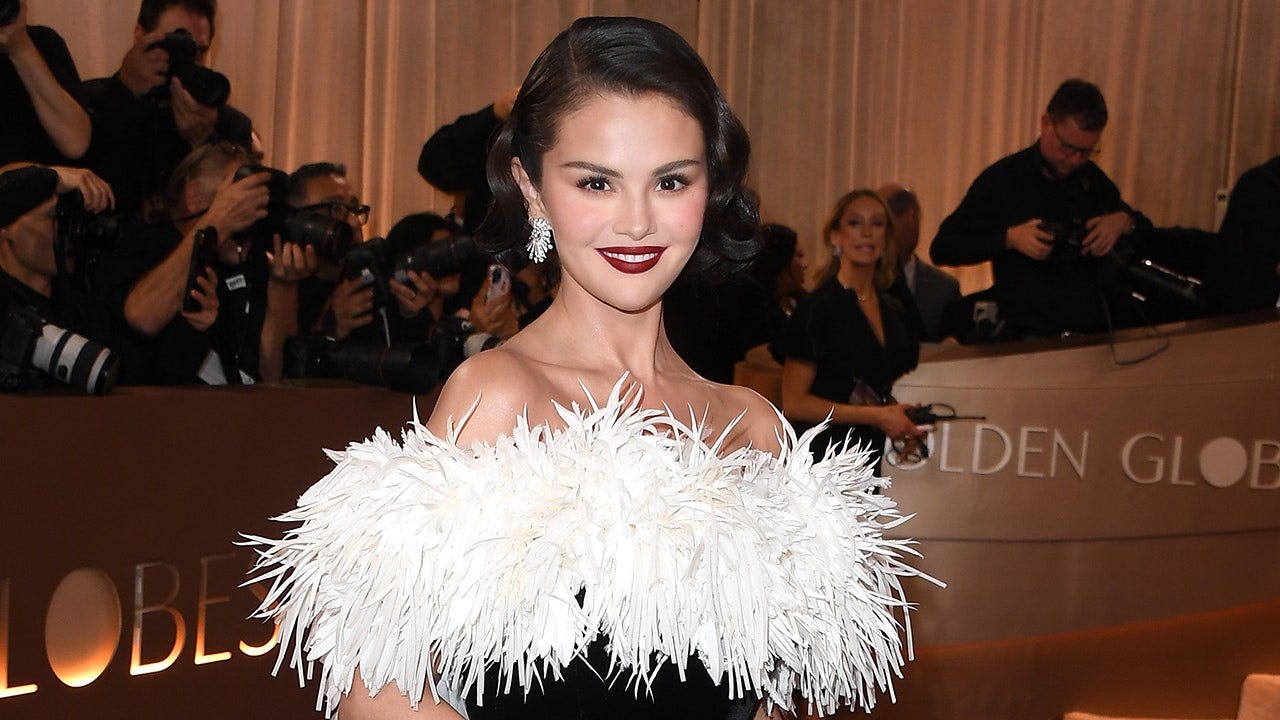 Selena Gomez posts swimsuit-filled yacht vacation photos with husband Benny Blanco