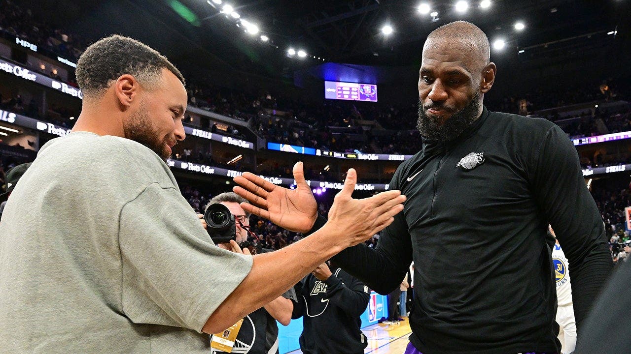 Stephen Curry opens up about possibly teaming up with LeBron James, which was once a ‘pipe dream’ Stephen Curry opens up about possibly teaming up with LeBron James, which was once a ‘pipe dream’