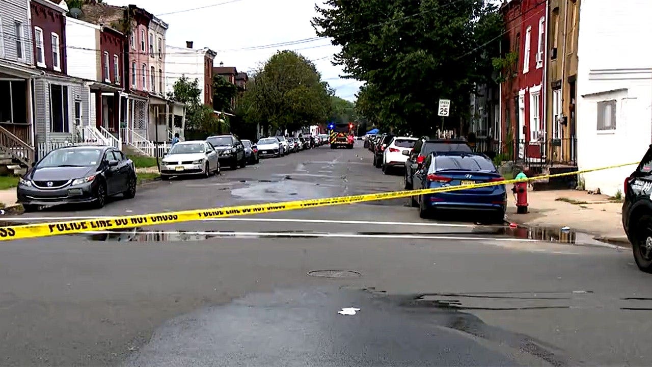 At least 3 dead, 18 wounded in separate blue state mass shootings less than 15 minutes apart At least 3 dead, 18 wounded in separate blue state mass shootings less than 15 minutes apart