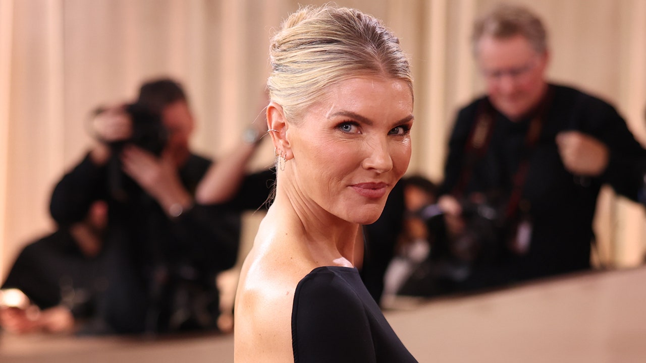 Amanda Kloots challenges widow dating stigma after late husband’s death