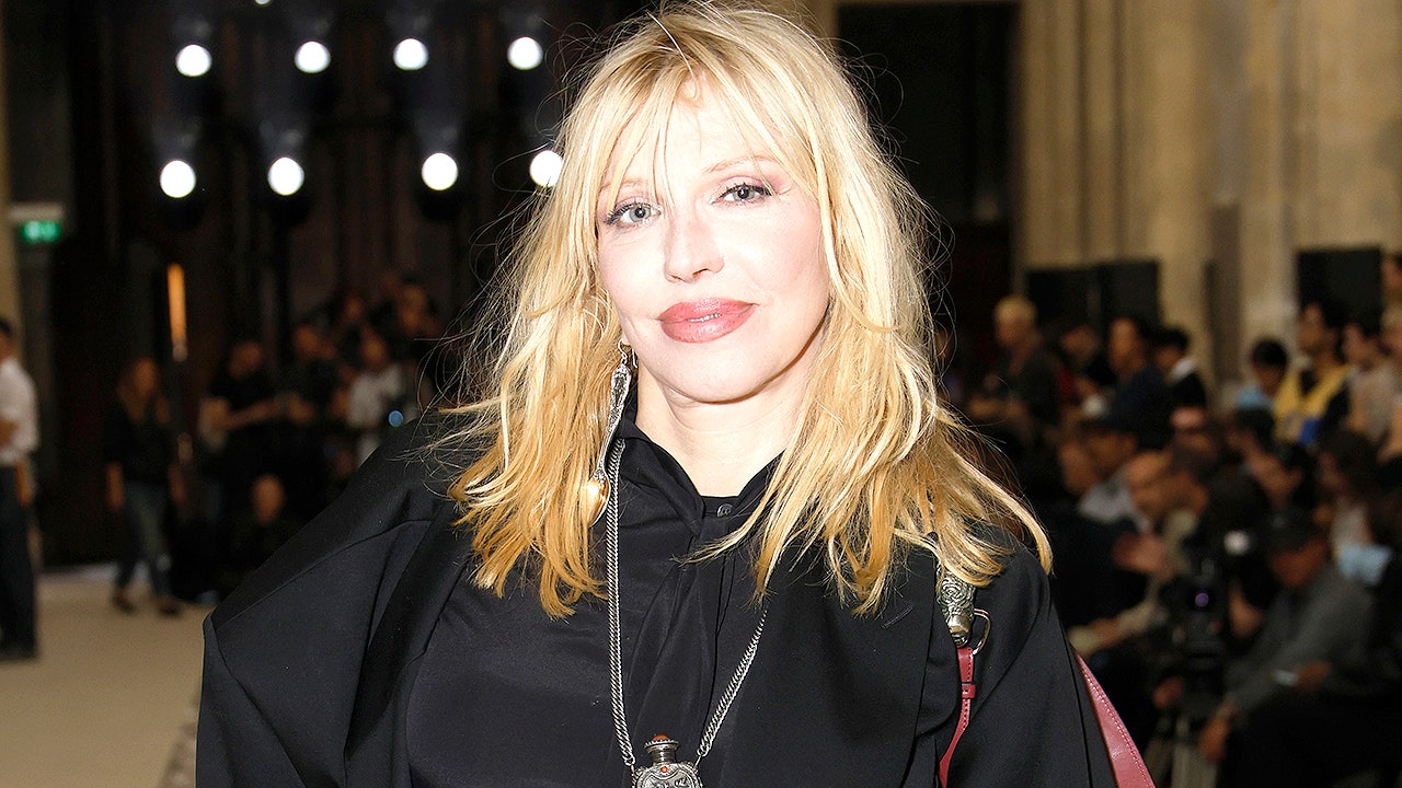 Courtney Love says she almost died in secret illness, lost her hair Courtney Love says she almost died in secret illness, lost her hair