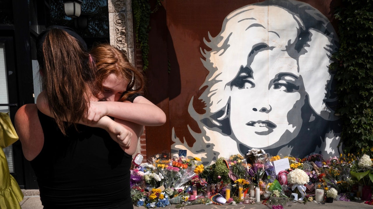 Why Dolly Parton’s death can feel like losing someone you knew personally Why Dolly Parton’s death can feel like losing someone you knew personally