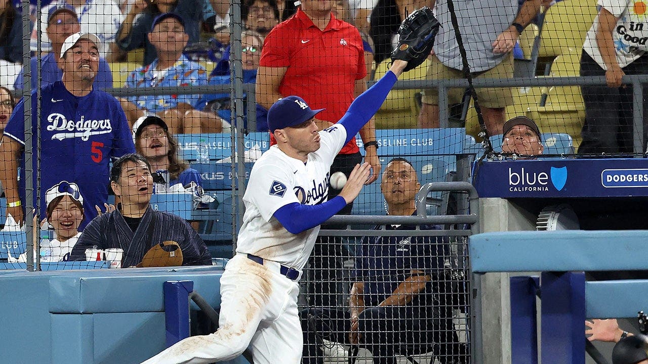Dodgers’ Freddie Freeman takes terrifying tumble down dugout steps