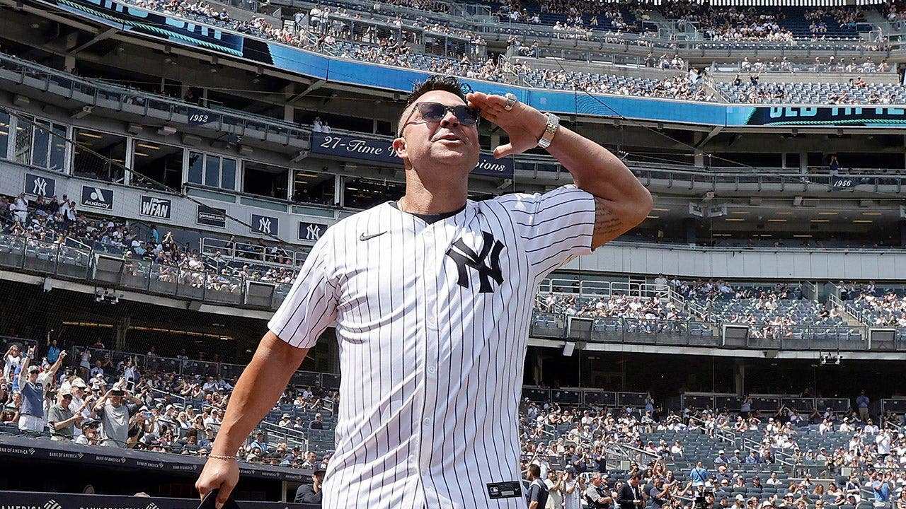 Nick Swisher says MLB needs a salary floor to avoid work stoppage Nick Swisher says MLB needs a salary floor to avoid work stoppage