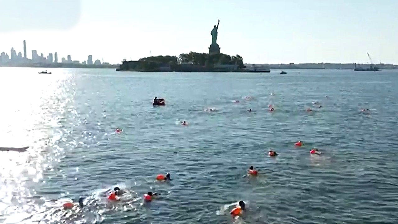 Navy SEALs, veterans honor fallen service members at NYC SEAL Swim