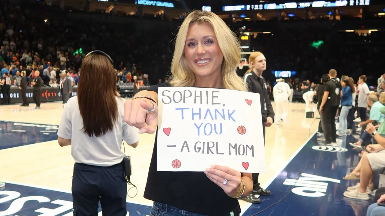 Riley Gaines says Target Center staffer tried to shut down her Sophie Cunningham sign Riley Gaines says Target Center staffer tried to shut down her Sophie Cunningham sign