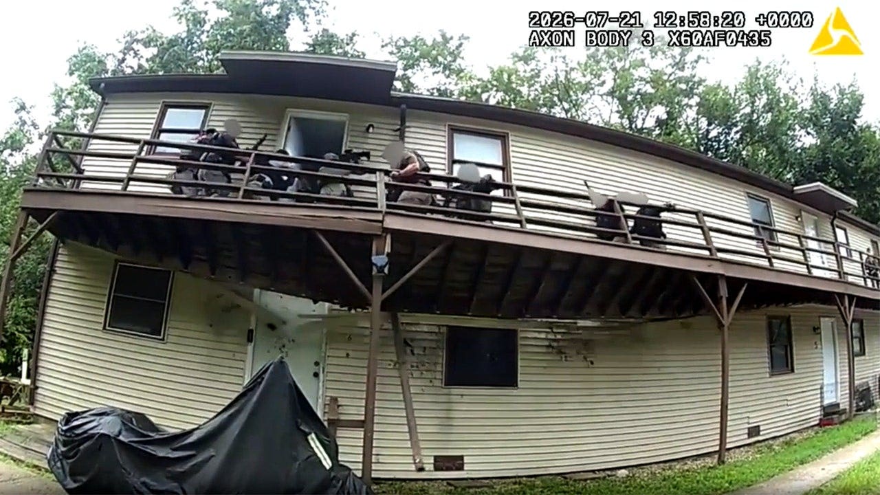 US marshals survive deck collapse while serving warrant at sex offender's home
