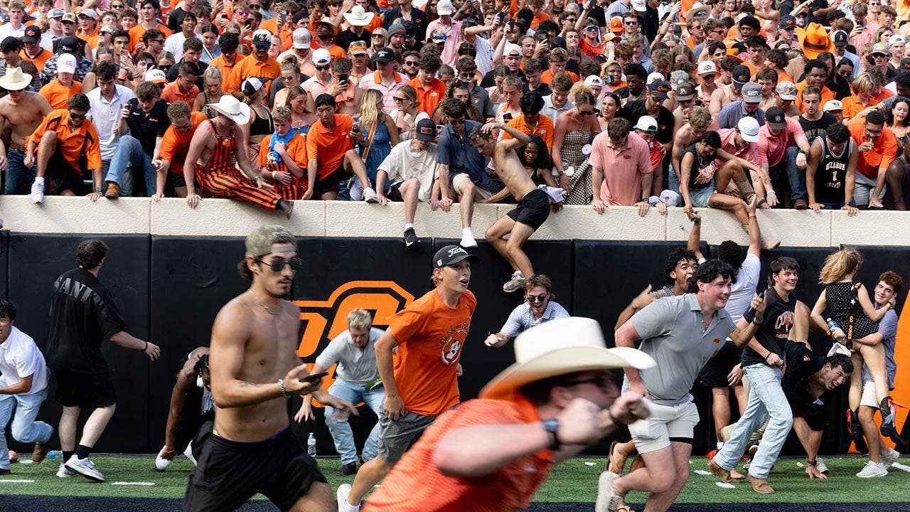 Oklahoma State stuns Oregon, deals early season blow to Ducks’ national title hopes Oklahoma State stuns Oregon, deals early season blow to Ducks’ national title hopes