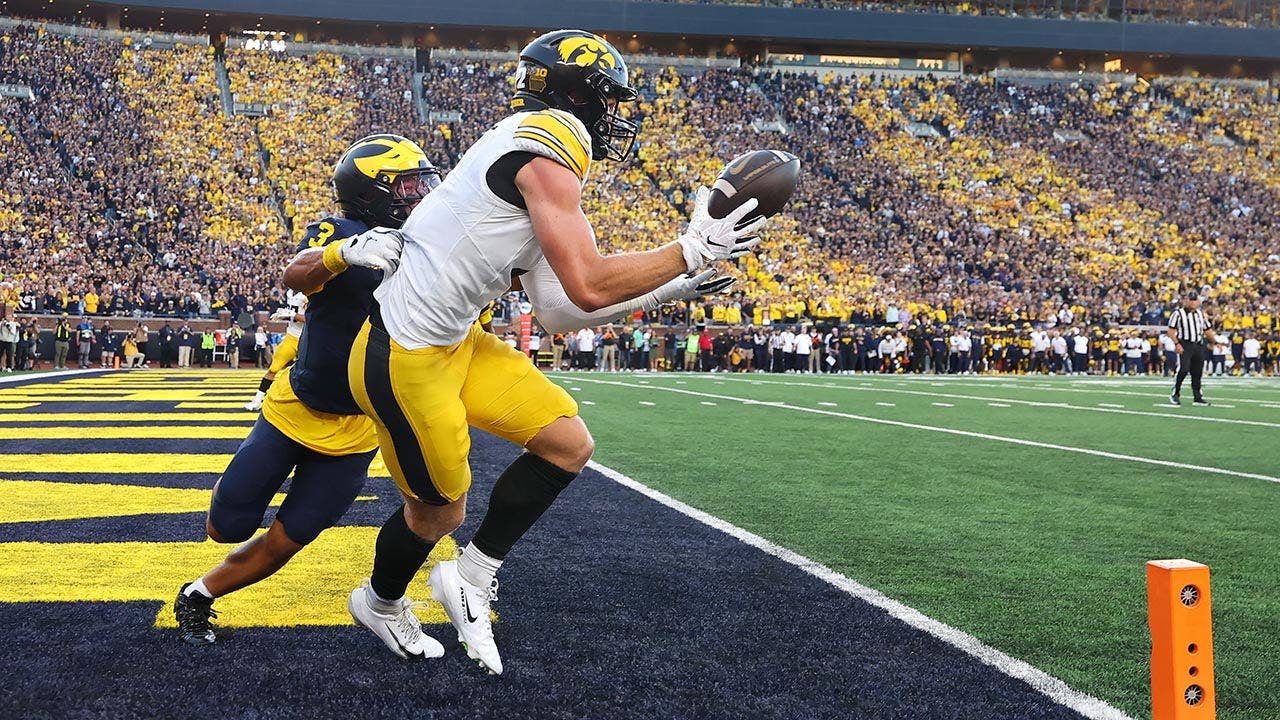 Hank Brown’s last-second touchdown pass lifts Iowa to 20-19 win over Michigan in Big Ten Hank Brown’s last-second touchdown pass lifts Iowa to 20-19 win over Michigan in Big Ten