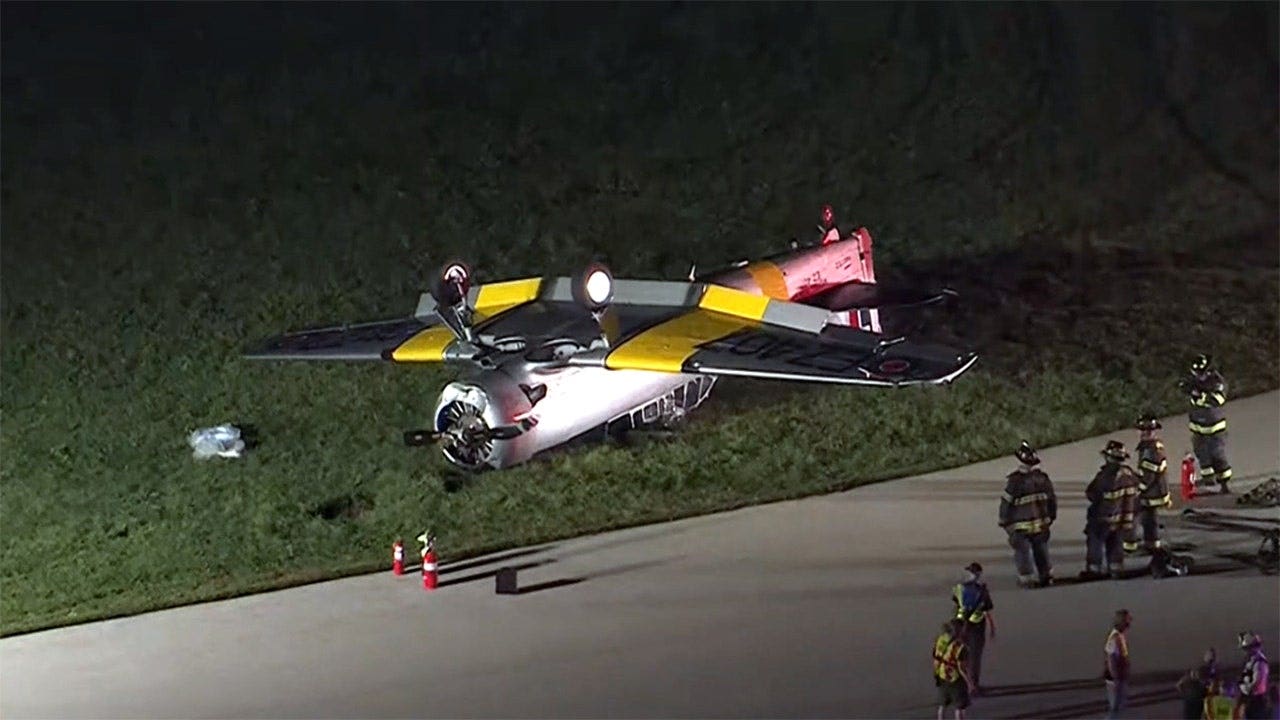 World War II-era plane crashes at Heritage Field Airport in Pennsylvania