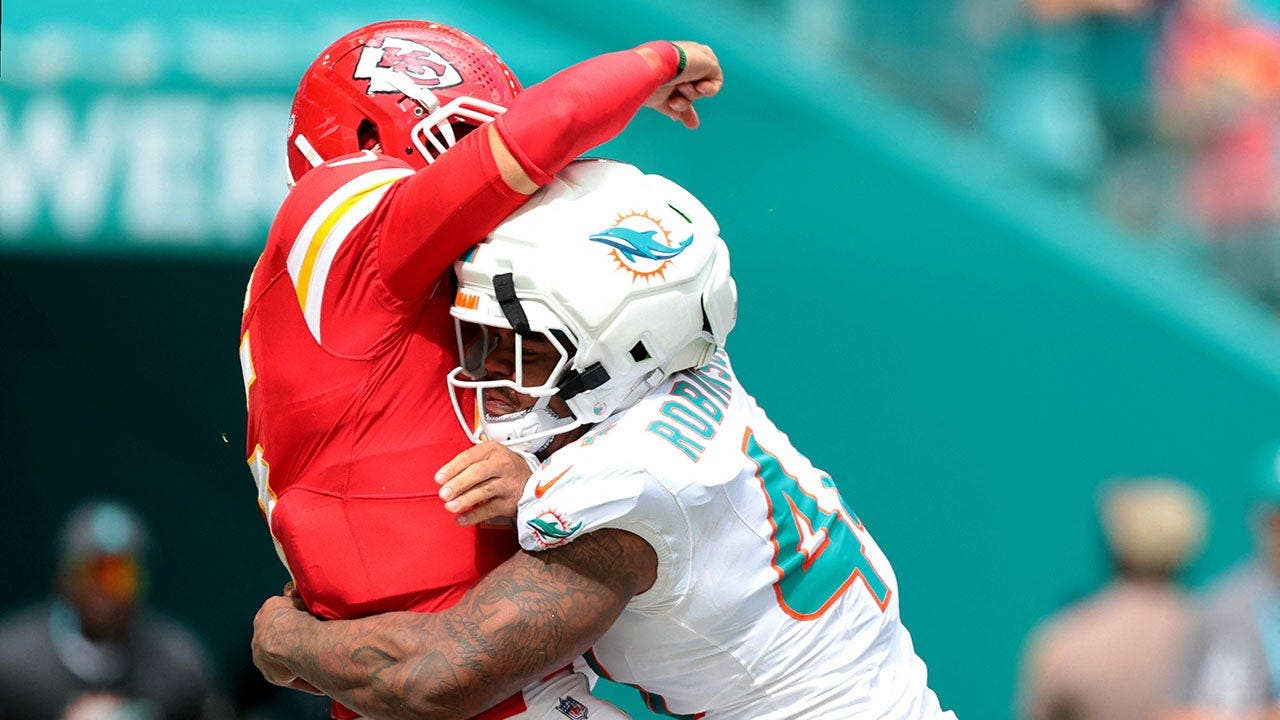NFL’s most debated Week 3 call has people wondering how to defy gravity when hitting Patrick Mahomes NFL’s most debated Week 3 call has people wondering how to defy gravity when hitting Patrick Mahomes